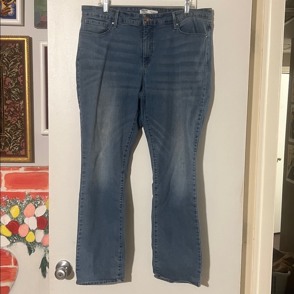 Levi Strauss signature totally shaping straight jeans